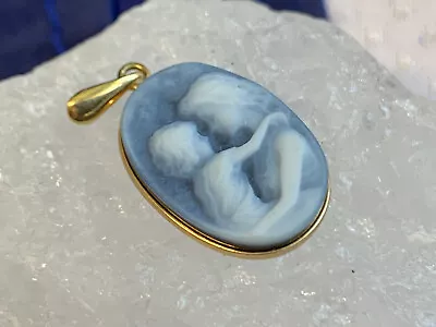 10K Yellow Gold Cameo Pendant 1.66g Fine Jewelry Mother & Child Charm Blue White • $79.95