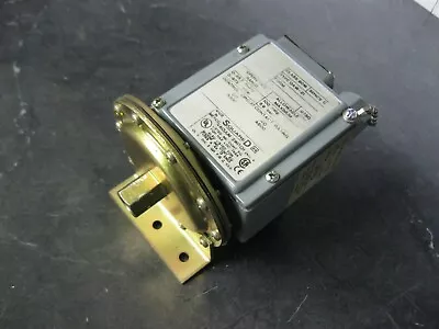 $99 • Buy Square D Vacuum Switch 9016 GAW-21, 0-28.7 In-Hg Range, Series C
