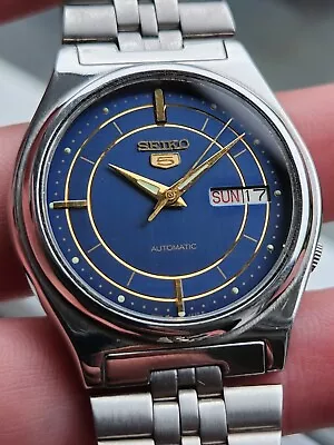 Vintage 1982 BLUE SEIKO 5 Men's Automatic Day/Date Watch 7009-3170 • £49.99