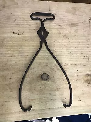 YOUNG AND CHAFEE FURN. Co. Antique Ice Block Tongs Claws Iron Grand Rapids MI. • $24.50