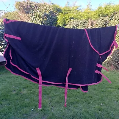 Horse Fleece Rug 6'6 Black With Red Trim  • £10