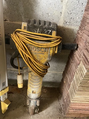 £350 • Buy Boscg GSH27 Breaker 110 Volt 1900 Watt 27KG