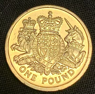 Old Round £1 Pound Coin Royal Coat Of Arms   2015 • £3