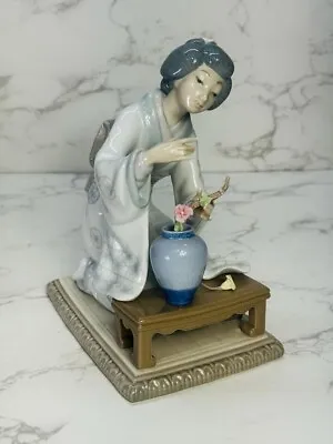 Asian Inspirations By LLADRO Oriental Japanese Girl Flower Arranger #4840 • $124.99