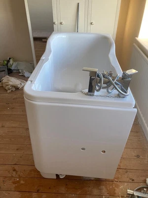 £300 • Buy Walk In, Low Entry Mobility Bath With Seat, Taps & Shower