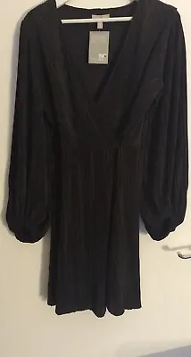 H&M Women's Black V Neck Cross Over Puff Sleeve Small Plets Design Dress M NWT • £12.99
