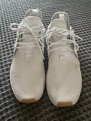 Men’s Adidas White Sneakers Athletic Shoes Suze 9.5 • $15