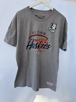 UCONN University Of Conneticut Huskies Basketbal Mens Gray T-shirt Size L • $29.99