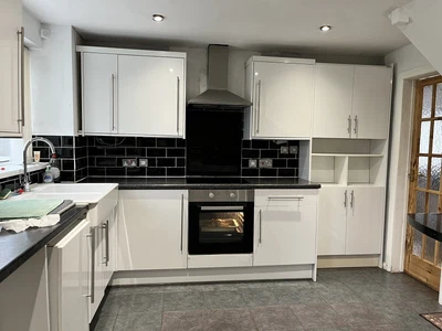 £650 • Buy White Gloss Kitchen And Work Tops