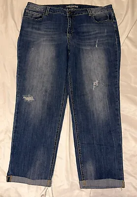 Maurices Women's Distressed Capri Jeans Medium Blue Wash Size 16 • $9.16