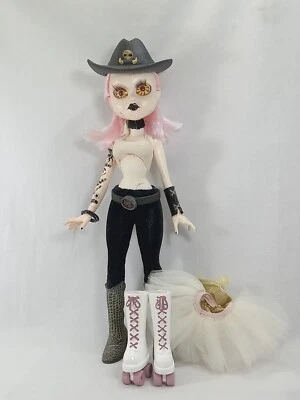$77.77 • Buy Living Dead Doll Fashion Victims Series 2 LULU 13  Doll & Accessories Mezco 2004