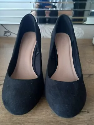 New Look Black Velvet Ladies Heeled Shoes Size 5 Wide Fit • £5