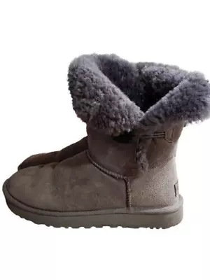 Ugg Bailey Button II Women's Size 9 US Gray Suede Sheepskin Boots 1016226 • $19.95