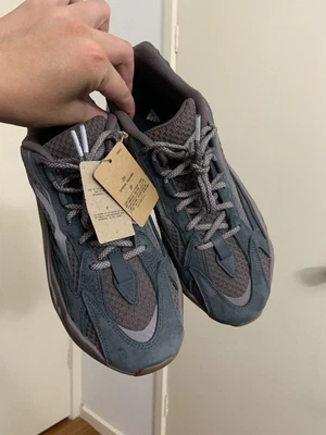 $338 • Buy Yeezy 700 V2 Mauve