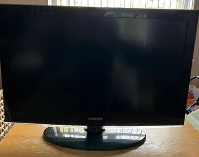 Samsung LE32B450C4W 32  1080p HD LCD Television • £35