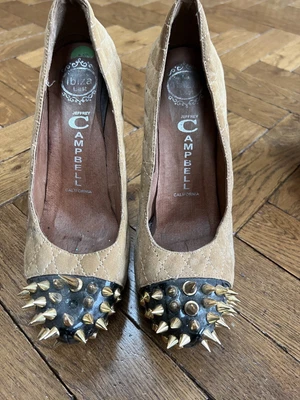 £5 • Buy Jeffrey Campbell Ibiza Last Women’s Boots EU 40 Beige And Black With Gold Studs