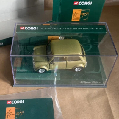 Corgi Cc82201 Mini Classic Edition Knightsbridge Gold Boxed • £5.50