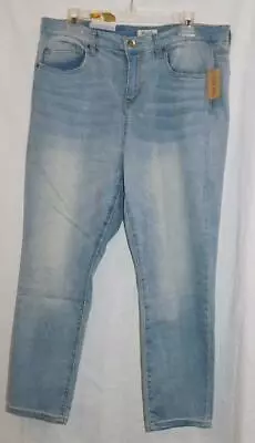 NWT - Jr. High Rise Crop Jean From Mudd - Light Wash - Sz 15 • $19.99