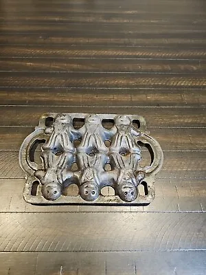 Vtg Cast Iron Gingerbread Men Baking Mold Pan W. Handles-8 3/4   • $9.99