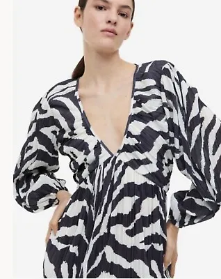 BNWT Current H&M Black White Zebra Print Volume Sleeve Plisse Pleat V-neck Dress • £19.40