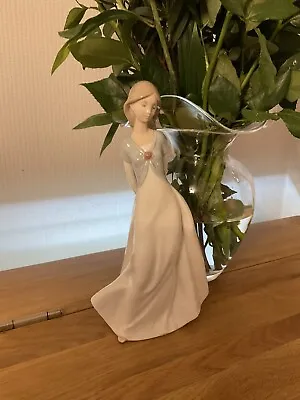 NAO BY LLADRO “TRULY IN LOVE” #1450 GIRL FIGURINE 25cm Tall EXCELLENT CONDITION • £21.99