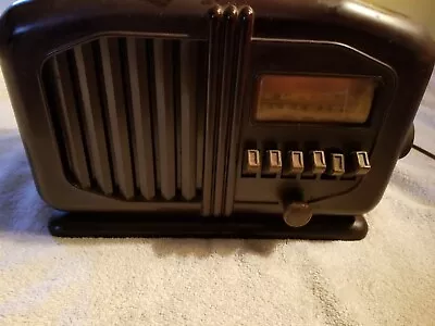 Trutone D1011 Bakelite Art Deco Tube AM Radio • $79.99