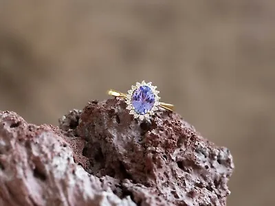 AAA Tanzanite & White Zircon 9k Gold Ring • £220