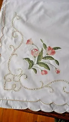 $25 • Buy VINTAGE EMBROIDERED CUTWORK APPLIQUE COTTON TABLECLOTH 52 X67   6 NAPKINS 
