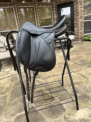 Devoucoux Makila Black Dressage Saddle Monoflap 17.5 M/MW  • $1700