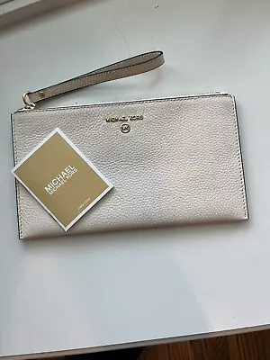 Michael Kors Clutch • $60