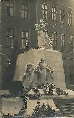 POSTCARD   PERSONS   EDITH  CAVELL   Memorial • £3.41