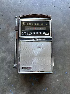 Vintage General Electric GE AM/FM Portable Radio W/Case 7-2877F / DOES NOT WORK • $10