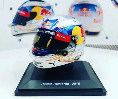 F1 Daniel Ricciardo RedBull 2016 Rare Helmet Scale 1:5 Formula 1 With Magazine • $59