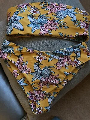 Bikini Small Yellow Floral • £1.50