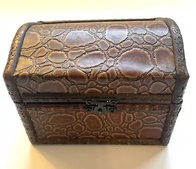 Vtg Wooden Textured Trinket Jewelry Box With Latch Closure • $16