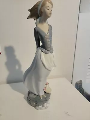 LLADRO 4922 Wind Blown Girl Porcelain Figure  • $75