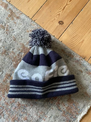 £15 • Buy Penfield Logo Bobble Hat Navy One Size