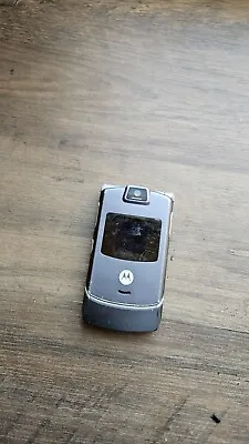 Motorola RAZR V3m - Gray ( Verizon ) Cellular Flip Phone - Very Rare Version • $8