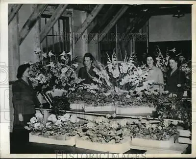 1943 Press Photo Members Of Camp PIckett 45th Infantry Welcomes 55th WAAC Comp • $16.99