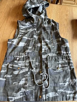 Zenana Outfitters Camouflage Hooded Sleeveless Vest Womens Size XL EUC Military • $15