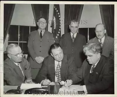 1946 Press Photo John L. Lewis Signs Coal Labor Contract Washington D.C. • $19.99