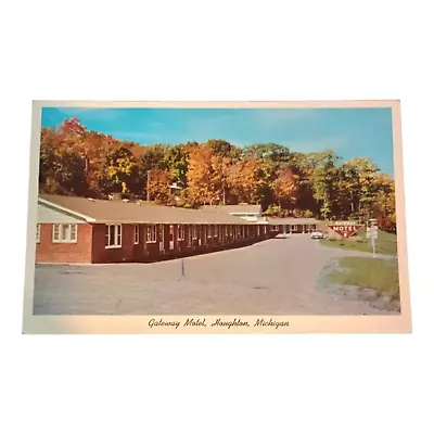 Gateway Motel Houghton Michigan Fall Leaves AAA Postcard • $1