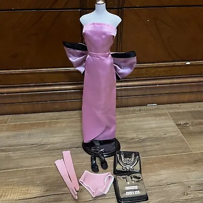 Franklin Mint Marilyn Monroe Gentlemen Prefer Blondes Pink Ensemble Dress Form  • $80