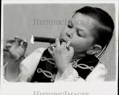 1973 Press Photo Dancer-acrobat Mihaly Meszaros Lights His Cigar - Kfa24532 • $19.99