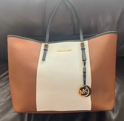 MIchael Kors Jet Set Travel Tote Handbag Brown & White Charm Top Zip E-1403 • $125