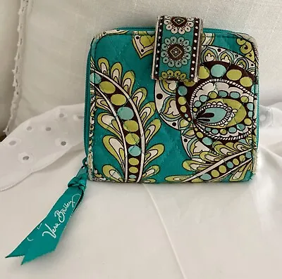 Vera Bradley Bifold Mini Zip/Snap Wallet. Retired Peacock Print. 4.25” X3.75” • $17.99