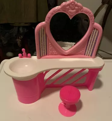 VINTAGE BARBIE HAIR SALON W/CHAIR - LOT#34-17 • $12