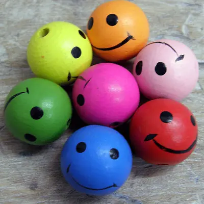 10 X Emoji Face Wooden Bright Beads Dolls Heads 25 Mm Doll Model Craft Bead • £5.99