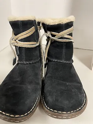 Ugg Cove Woman's  Winter Ankle Boot Size 6 • $30