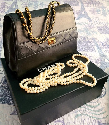 $1995 • Buy CHANEL Vintage Lambskin Flap Bag Trapezoid Black